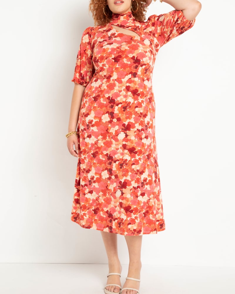 Front of a model wearing a size 14 Rachel Puff Sleeve Dress in Fancy Pansy by ELOQUII. | dia_product_style_image_id:228481